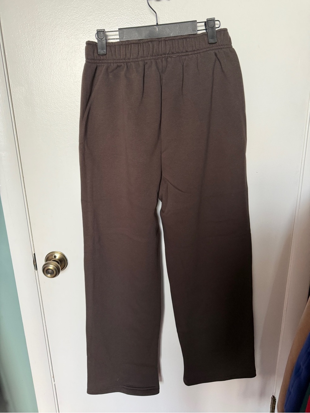 NWT Alo Yoga Accolade Straight Leg Sweatpant - Espresso - Picture 8 of 9